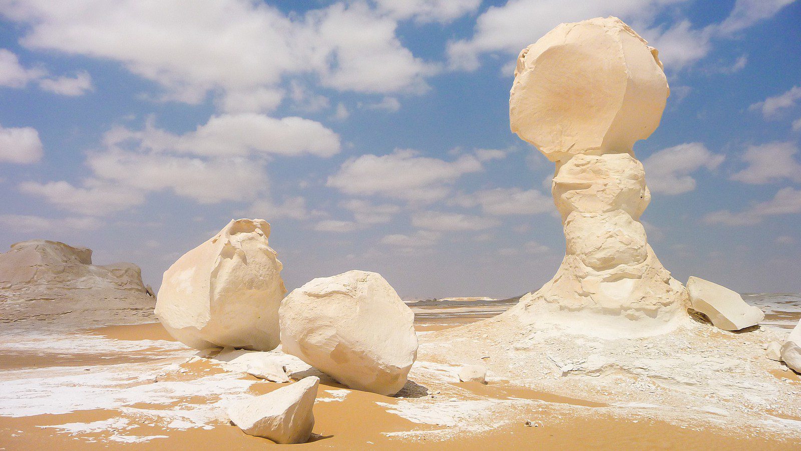 Двухдневный тур в Оазис Бахария и белую пустыню.